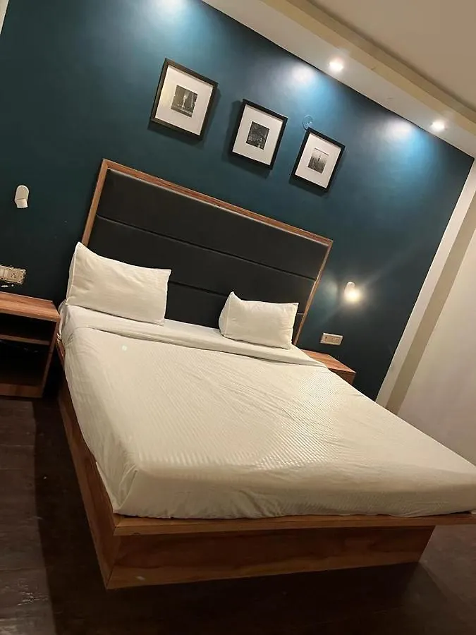 Hotel Moon Residency - Near Airport New Delhi 3*,