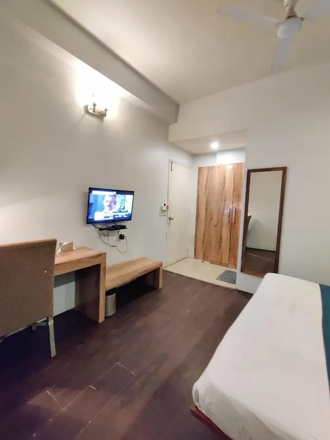 Hotel Moon Residency - Near Airport New Delhi